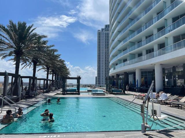 Stay At The Top With Amazing Views By Rent4Us Hollywood Luaran gambar