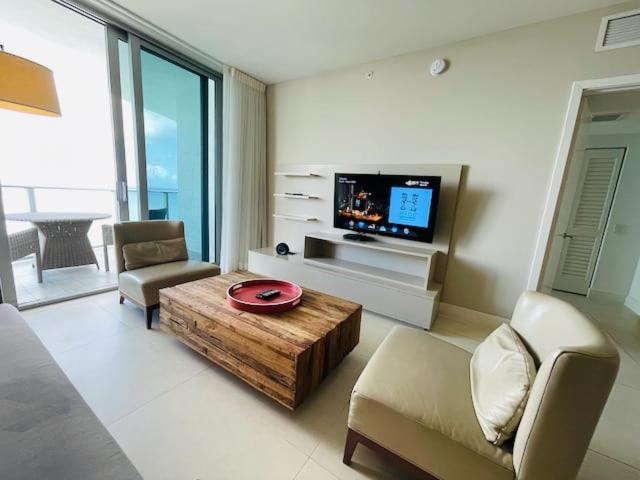 Stay At The Top With Amazing Views By Rent4Us Hollywood Luaran gambar