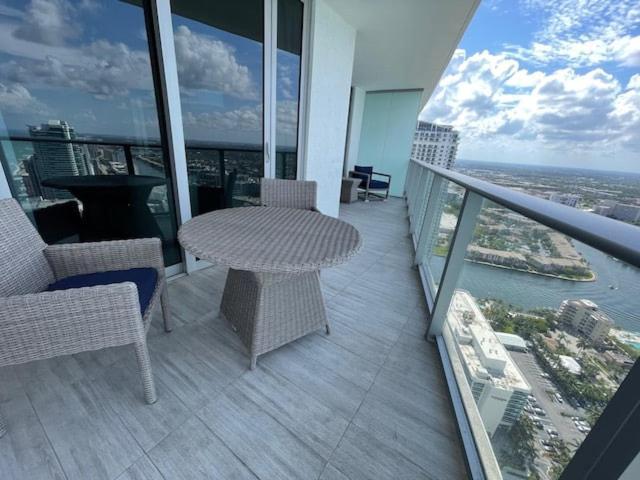 Stay At The Top With Amazing Views By Rent4Us Hollywood Luaran gambar