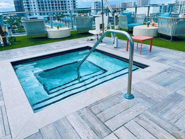 Stay At The Top With Amazing Views By Rent4Us Hollywood Luaran gambar