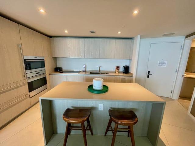 Stay At The Top With Amazing Views By Rent4Us Hollywood Luaran gambar